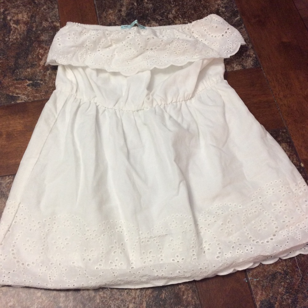 Maurice’s girly white sleeveless top